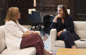 Reunión de María José Catalá, alcaldesa de Valencia, con Pilar Bernabé, delegada del Gobierno